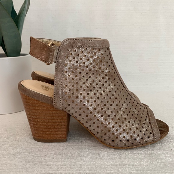 Isola Lora Anthracite Taupe Foil Suede Peep Toe Heeled Sandals Woman’s 5.5M - Picture 3 of 12